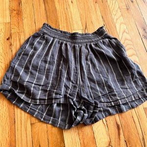 Linen striped shorts